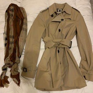 Authentic Burberry Sandringham Short Trench Coat US Size 10 with Burberry Scarf